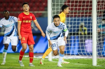 真人娱乐-【中超】特索涅夫头球阎相闯补射 大连人2比1河北队