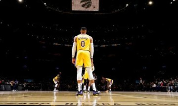 九游官网-【观察】施罗德也来了，湖人还不打算送走韦少？