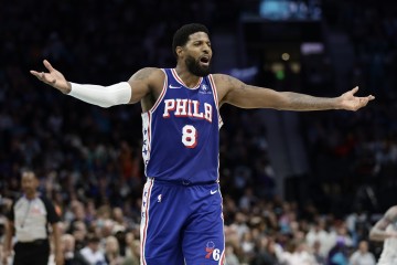 在线娱乐-熄火了！乔治15中5得16分5板4助2断 下半场手冰凉仅3分