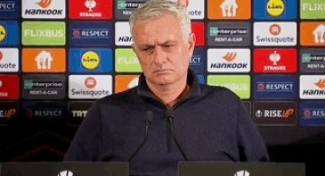 主场一战出局？穆帅新闻会打呼噜+不建议对手庆祝